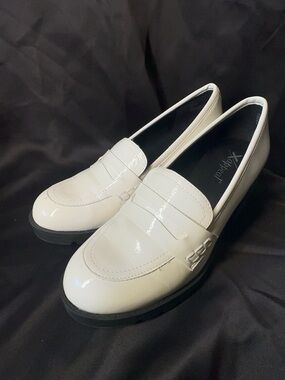 XAppeal White Patent Penny Loafer Block Heel Pumps Women’s Size 8